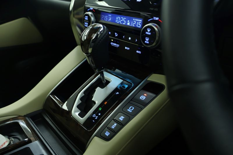TOYOTA ALPHARD HYBRID2.4 