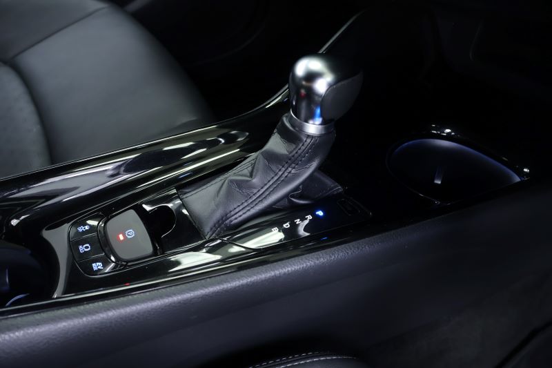 TOYOTA CH-R Hybrid1.8 MID 