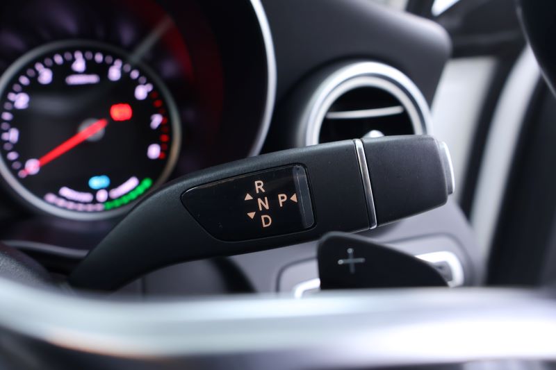 BENZ C300e AVANTGARDE - W205