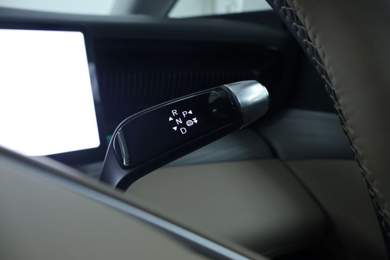 XPENG X9 LUXURY 